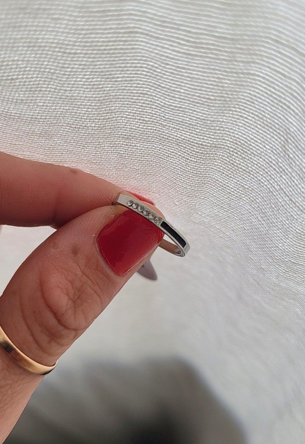 Producto - Anillo cintillo combinado strass + esmalte negro AQ
