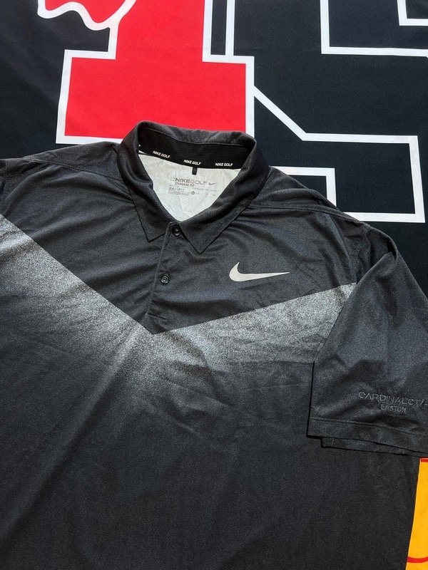 Producto - Chomba Nike golf bicolor. Talle XL
