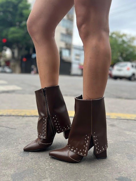 Producto - Bota Taco Cuadrado con Tachas
