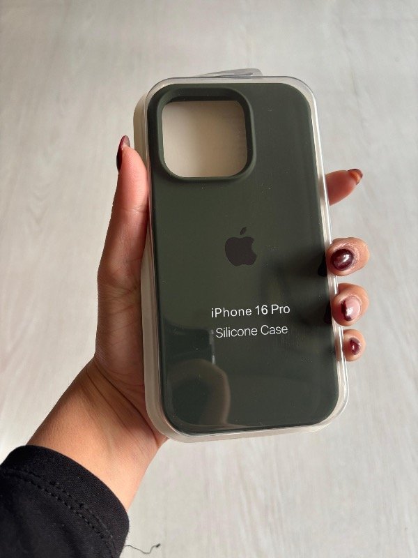 Producto - Silicone case verde oscuro Iphone 16 Pro