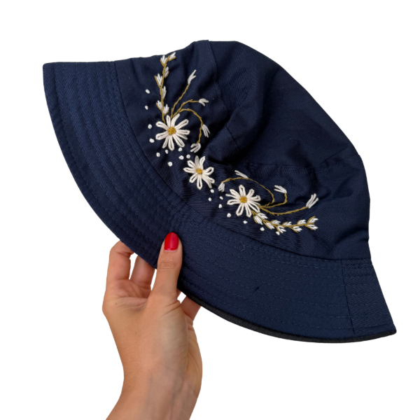 Producto - Piluso azul bordado a mano