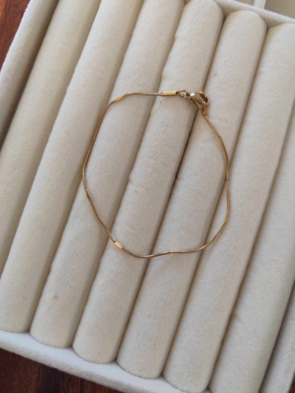 Producto - Pulsera detalle chato modelo 3. Acero dorado.