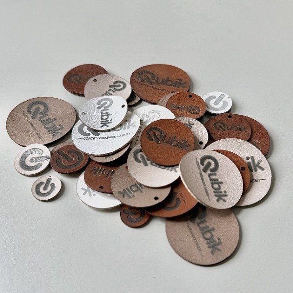 Producto - ETIQUETAS REDONDAS CUERO PU - PACK - 4