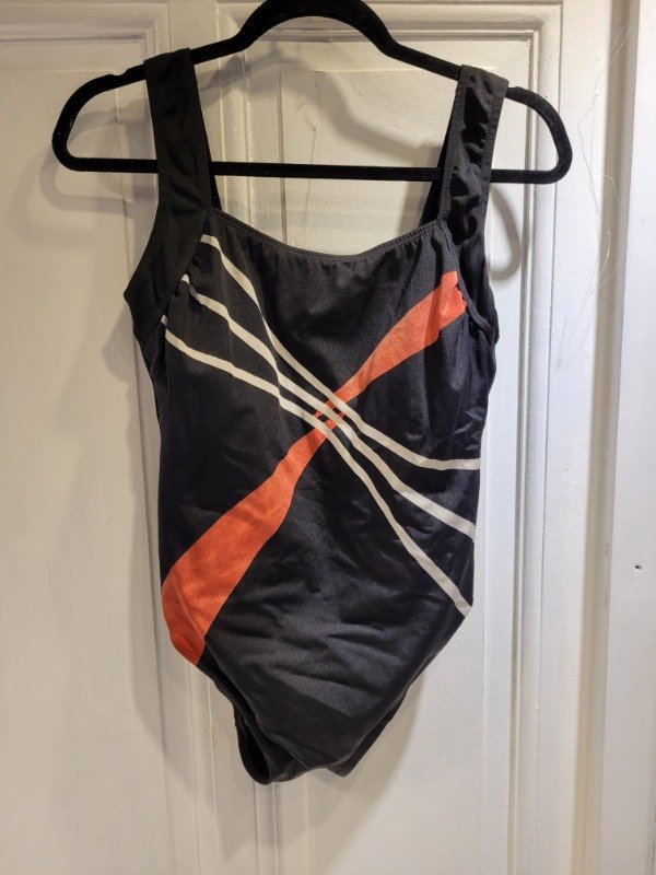 Producto - Traje de baño VK enteriza negra Talle L - PRECIO: 20X