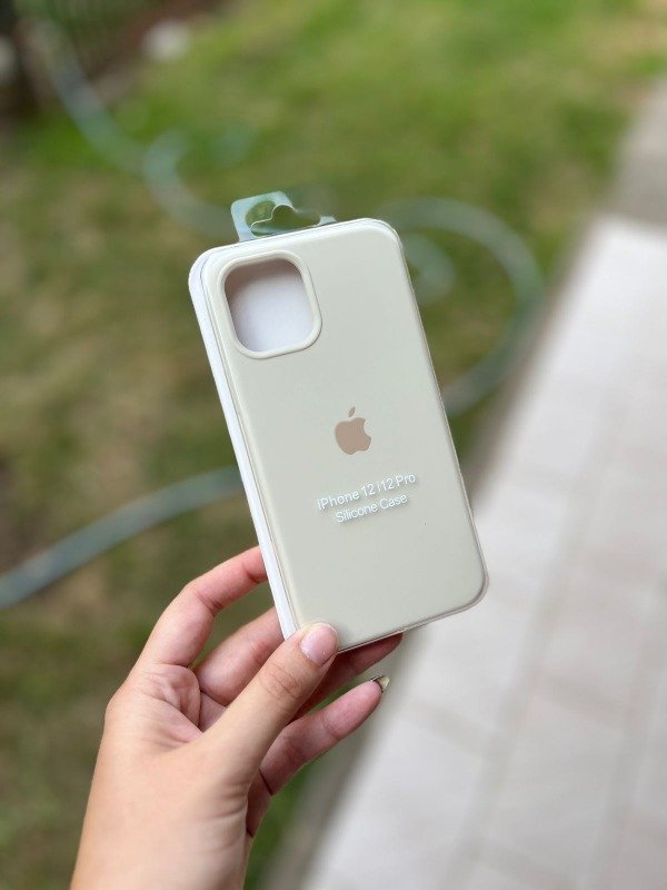 Producto - Iph 12 y iph 12 pro silicona case beige con felpa