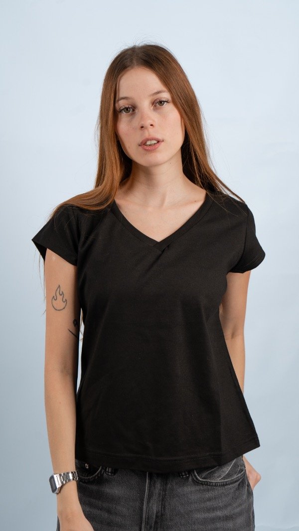 Producto - CUELLO V NEGRO