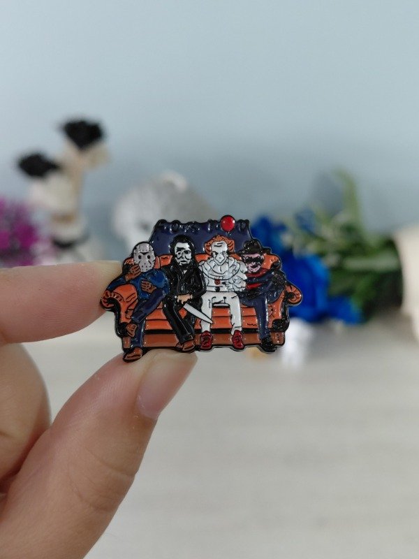 Producto - Pin metalizado - Parodia de terror a Friends #1478