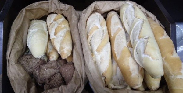 Producto - PAN FRESCO BAGET, PAN NEGRO,MINION,BARILLAS