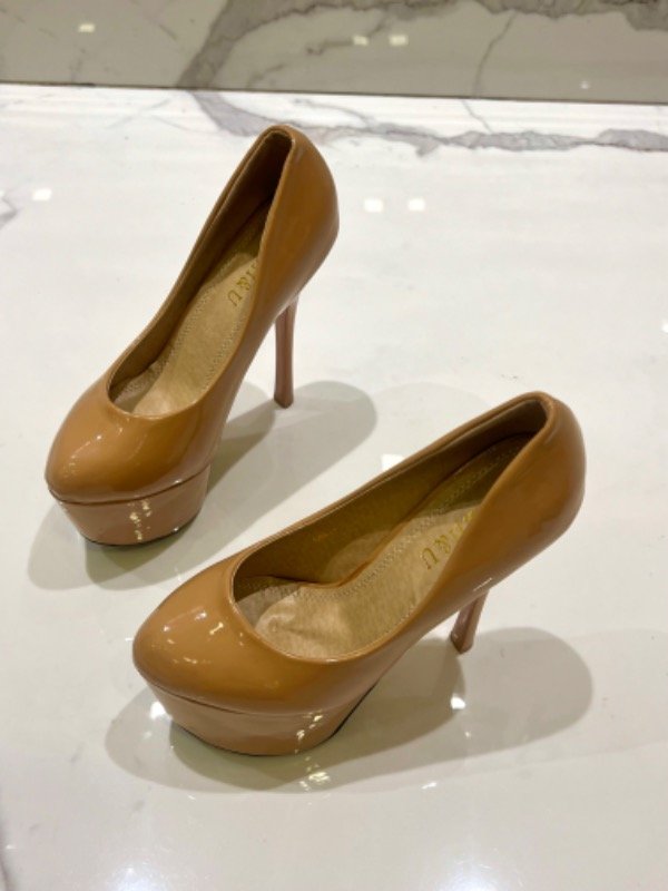 Producto - Clásico taco fino charol suela