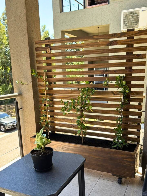 Producto - Panel Divisor con Macetero y Ruedas - Madera de Pino - DIFERENTES MEDIDAS