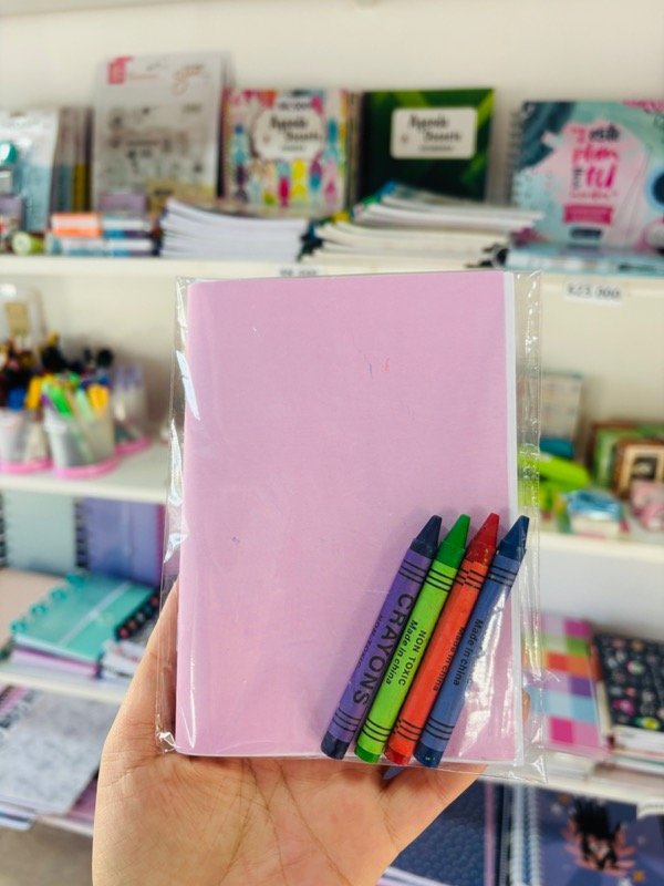Producto - Combo libreta y crayones