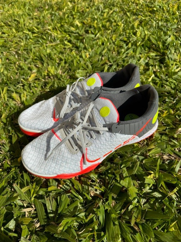 Producto - Nike tiempo blancos con rojo