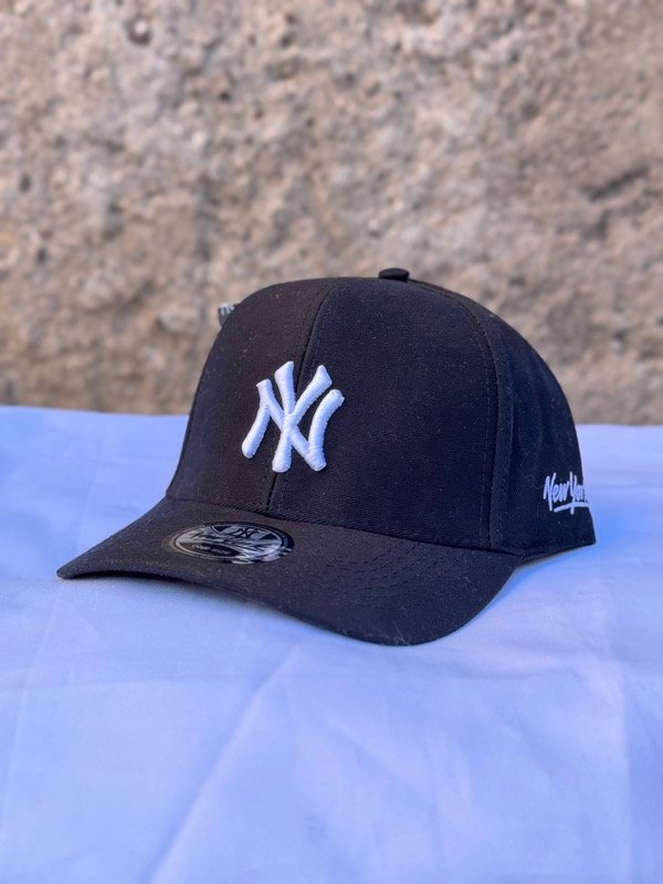 Producto - GORRA NY NEGRA LOGO BLANCO