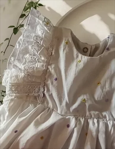 Producto - Vestido con volados y puntillas