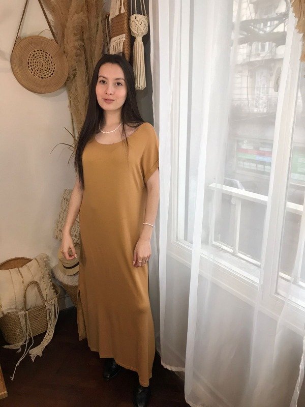 Vestido largo Micaela en camel de Santa Bohemia
