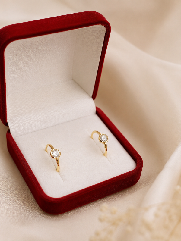 Producto - Argollas con piedra blanca oro 18k - 1