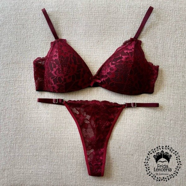 Producto - Triangulito Encaje armado Bordo