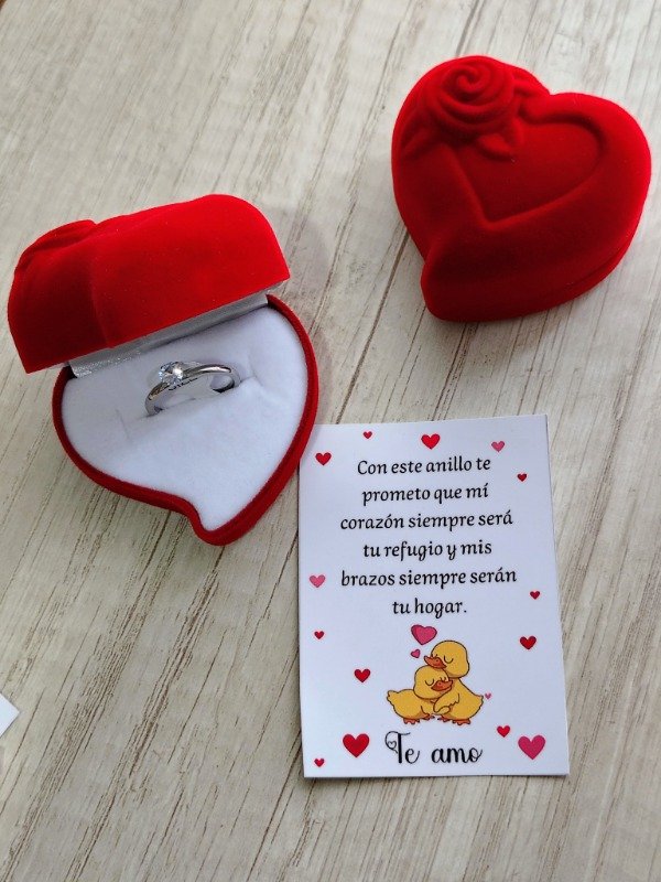 Producto - Anillo de strass plateado + cajita y tarjeta