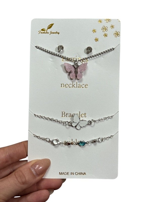 Producto - Set de cadenita, Pulseritas y aros