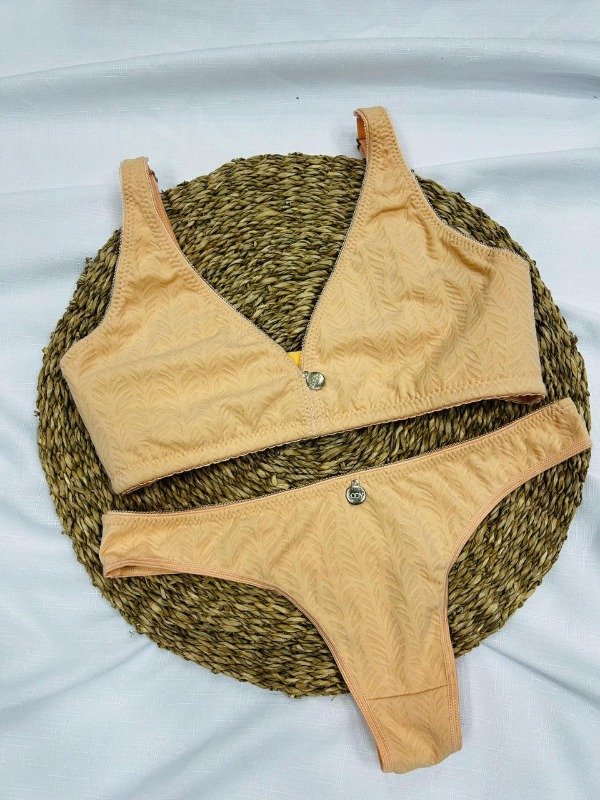 Producto - Art 5372 - LODY- Conjunto Triángulo Microfibra Jacquard con Colaless DURAZNO