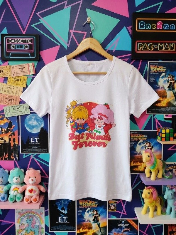 Producto - Remera Unisex Rainbow y Frutillitas 3