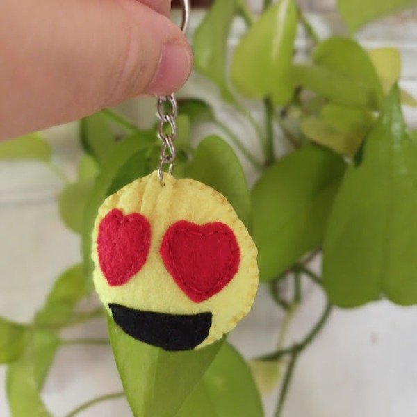 Producto - llaveros emojis x 2