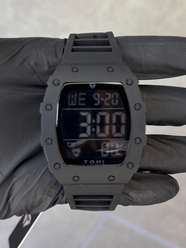 Producto - TOMI NEGRO