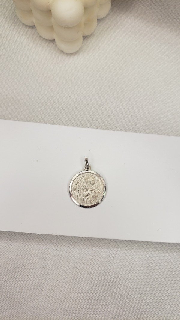 Producto - Medalla san benito blanca