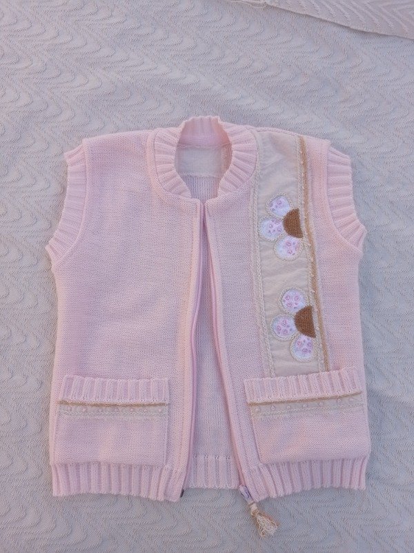 Producto - CHALECO DE NIÑA ROSA CON CUELLO BASE