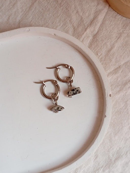 Producto - Argollas piedra JASPE DÁLMATA - Acero quirúrgico