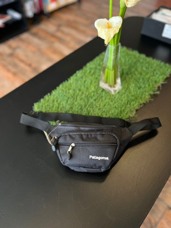 Producto - Riñonera negra patagonia 300