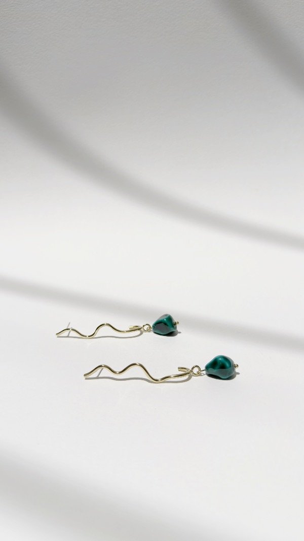 Producto - Aro largo verde tornasol (dorado)