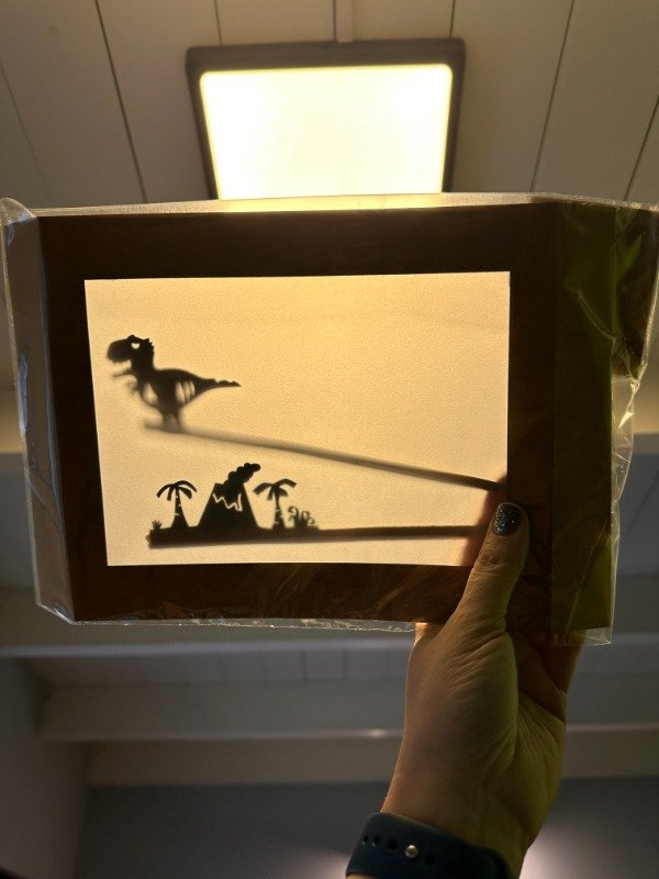 Producto - Souvenir con pantalla, dos títeres y linterna - 0