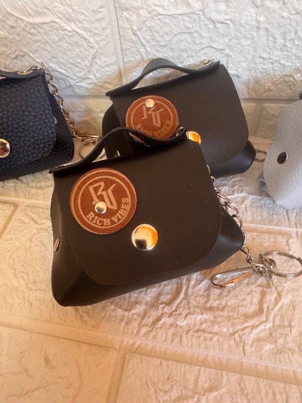 Producto - Carterita charm llavero colgante