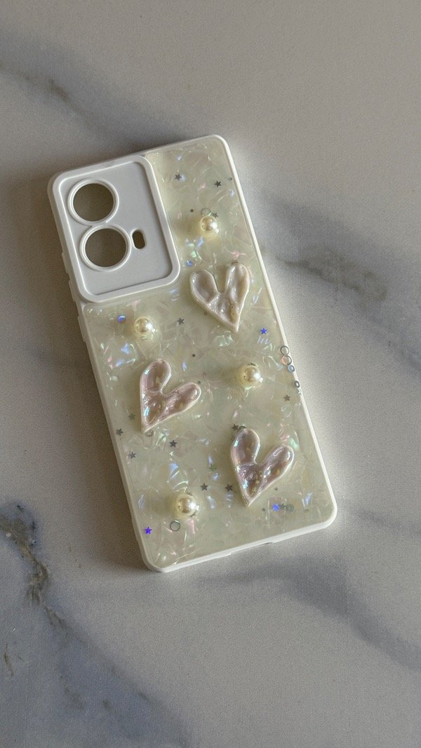 Producto - Funda corazones blancos Moto Edge 50 fusion