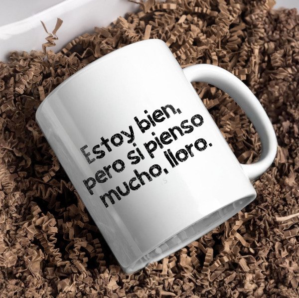 Producto - Estoy bien pero si pienso mucho, lloro.