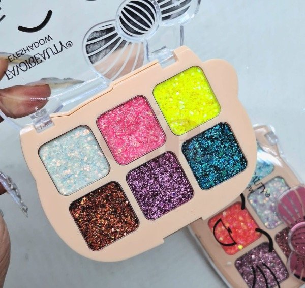Producto - paleta hello kitty glitter