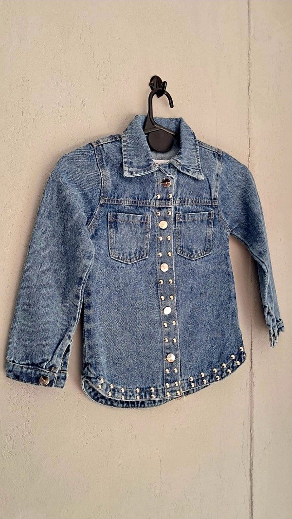 Producto - Camperon de jeans rigida con tacha