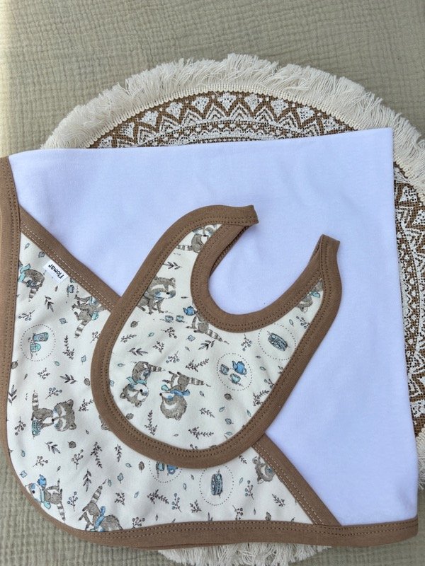 Producto - Mantilla c/ babero mapache