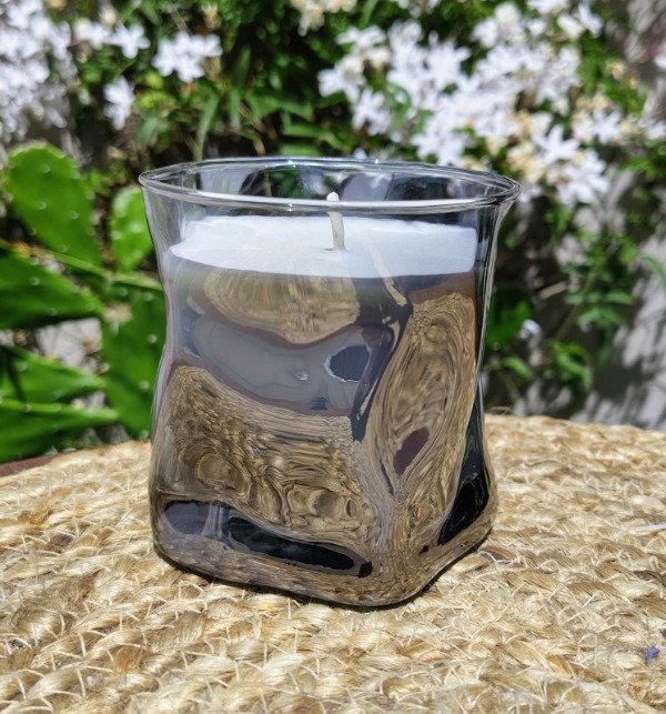 Producto - Vela en vaso tornasolado gris irregular