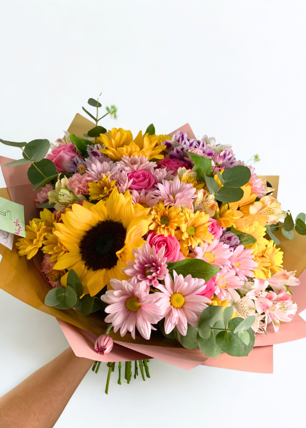 Producto - Ramo Multifloral con Rosas