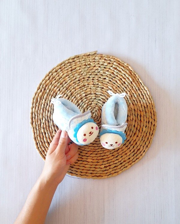 Producto - Botita Plush Antideslizante con Corderito por Dentro Celeste