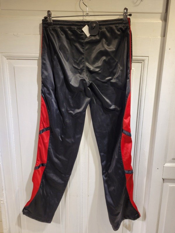 Producto - Jogging GTM deportivo negro y colorado- Talle 16 años-PRECIO: 23X - 2