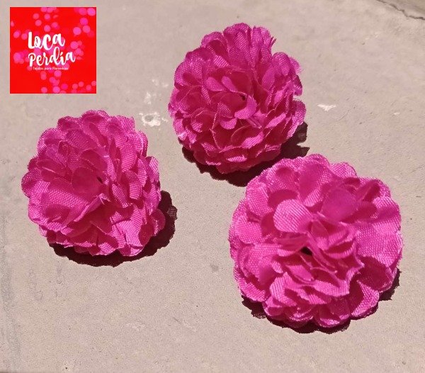 Producto - Trío De Flores 3 Cm Con Pinza Fucsia