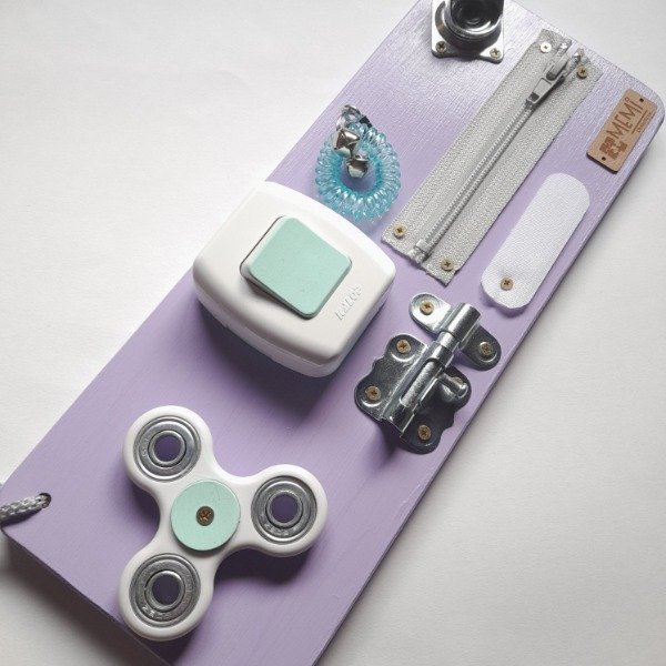 Producto - Tablero Sensorial Portable con Spinner, Cierre y Velcro. Color: LIla