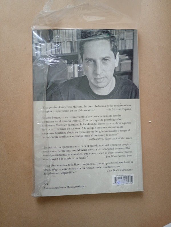 Producto - Crímenes imperceptibles - Guillermo Martínez - Planeta 2015 - 1