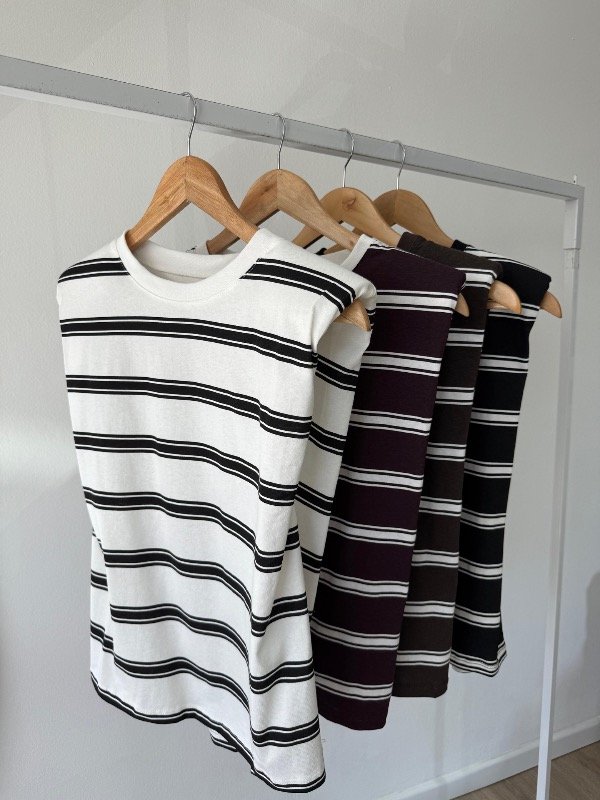 Producto - MUSCULOSA RAYADA HOMBRERAS