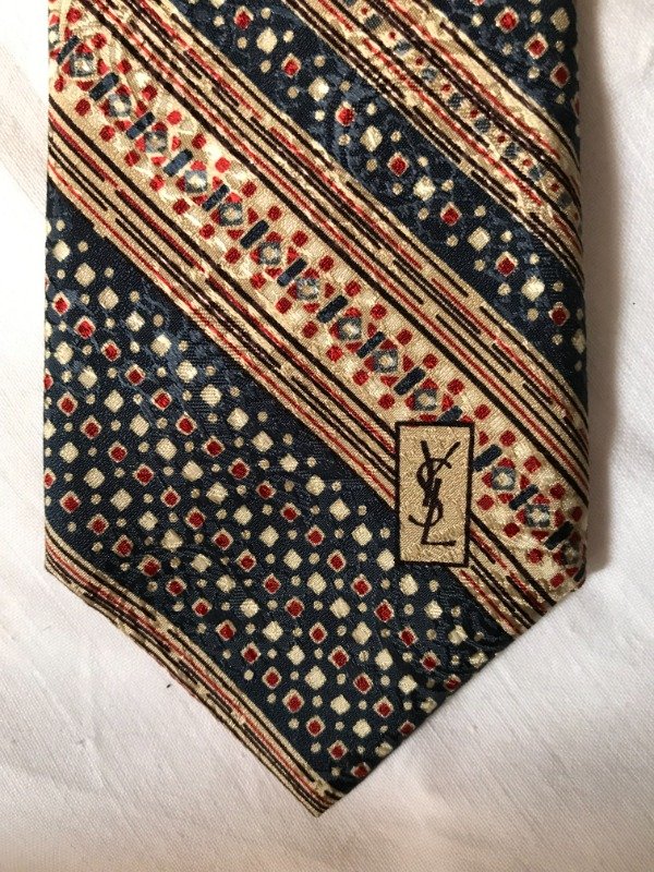 Producto - 80s Yves Saint Laurent made in Italy silk tie.