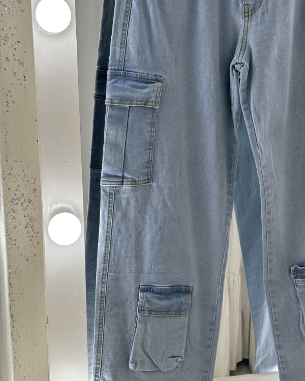 Producto - Jean Multicargo Bolsillos Celeste