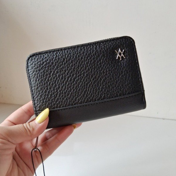 Producto - Billetera color negra lisa Amayra